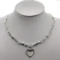 Silberne Stacheldraht Kette Halskette mit Dornen Herz Anhänger für modernen Punk Streetwear Look. - Silber Dornen Kette Herz Anhänger
