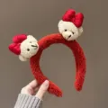 Rotes Plüsch-Haarband mit süßen Teddybären und Schleifen, ideal für Herbst, Winter und Feiertage. - Haarreifen mit roter Schleife & Bär