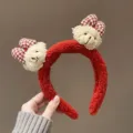 Rotes Plüsch Teddybär Haarband mit karierter Schleife, süßes Haaraccessoire für Herbst Winter. - Haarreifen mit rotem Karomuster & Bärenschleife