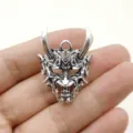 Vue detaillee du pendentif en alliage de masque Hannya argente vintage pour collier DIY hommes. - Argent Antique