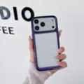 Dettaglio della custodia per iPhone in acrilico viola con scanalatura per resina - Stile Scanalatura con Pulsanti Galvanici / iPhone 13 Pro Max / Viola scuro
