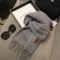 Sciarpa in 100% lana australiana di qualità superiore grigia con nappe per l'inverno. - Grigio Classico