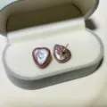 Elegante rosa herzförmige Barock-Süßwasserperlenohrringe mit 925er Sterling Silber Stecker - Unregelmäßiges Herz-Stil / Rosa-Lila