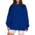 Détail de sweat-shirt ample bleu roi à col rond pour un style décontracté et unisexe. - Sweat-shirt à col rond bleu roi
