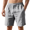 Gedetailleerd overzicht van casual linnen herenshorts met lichte stof en comfortabele tailleband. - Grijs