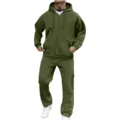 Detalle del conjunto de sudadera con capucha de felpa y pantalón casual para hombre. - S / Top Y Pantalón / Verde Militar