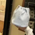 Γαλάζια τσάντα αποθήκευσης με κορδόνι και ασημένιο μοτίβο αστέρων, πολύ πρακτική. - Μπλε τσάντα με κορδόνι και αστέρια