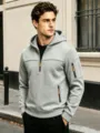 Felpa da uomo grigia con mezza zip e tasche multiple, pullover casual ed elegante. - Grigio chiaro