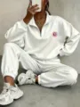 Conjunto de chándal blanco para mujer con sudadera de cuello alto y cremallera y joggers - S / Parte Superior Y Inferior / Blanco Insignia Pony
