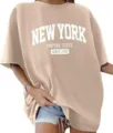Uebergroesses beiges Kurzarm T-Shirt fuer Damen und Herren mit New York Retro Print. - S / Khaki