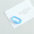 Detailansicht der hellblauen O-Ring-Federmappe für DIY-Schlüsselanhänger-Zubehör - 3.6 cm / Blau