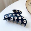 Elegant navy blue acrylic hair claw clip with cream flower patterns in Korean style - Deep Blue-Daisy