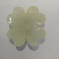 Milk white clover magnetic hair clip, cute four leaf clover claw clip fashion accessory. - Jelly Off-White Four-Leaf Clover Magnetic Hair Clip