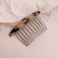 Marmormuster Haarkamm mit Metallzähnen, elegante Stecknadel für Pony und feines Haar. - Bernstein