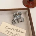 Retro black and white acetate hair claw clip, medium octopus design, elegant daily hair accessory. - Spotted Stone