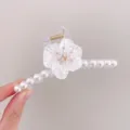 Pinza de pelo transparente grande con perlas blancas y diseño de flor para peinados elegantes. - Pinza Grande / Flor Transparente
