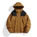 Braunschwarze, farbblockierte wasserdichte Kapuzen-Outdoorjacke Detailansicht, winddicht. - Karamellbraun