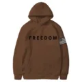Sweat à capuche unisexe marron avec impression sur la poitrine et drapeau sur la manche. - S / Hauts / Café