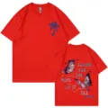 Rotes Baumwoll-Kurzarmshirt mit Palmenprint vorne und Schmetterlingsgrafik hinten. - Rot