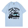 Hellblaues Kurzarm T-Shirt mit Kreuzfahrt Alaska 2025 Grafikdruck für Damen und Herren - S / Oberteile / Hellblau