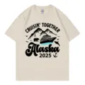 Beiges Kurzarm T-Shirt mit Kreuzfahrt Reise Grafikdruck, bequemes Freizeitoberteil für Alltag. - S / Oberteile / Beige