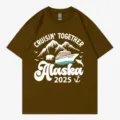Braunes Kurzarm T-Shirt mit Alaska Kreuzfahrt Grafikdesign für tolle Urlaubsreisen. - S / Oberteile / Kaffeebraun