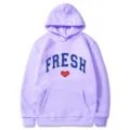 Leichter lila Kapuzenpullover für Damen und Herren mit stylischem frischem Love-Print. - S / Oberteile / Lavendel