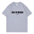 Casual grijze katoenen t-shirt met ronde hals en korte mouwen en Golf van Mexico opdruk. - Grijs