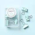 Set di mollette per carta verde menta pastello con scatola di plastica per ufficio e studio. - Verde menta