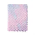 Detailaufnahme eines flauschigen A5 Plüsch-Notizbuchs mit wunderschönem Farbverlauf im Schuppen-Design. - Fischschuppenverlauf (Groß)