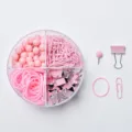Macaron rosa Schreibwaren-Set, 4-Fächer transparenter Behälter mit Büroklammern, Pins. - Kirschblütenrosa