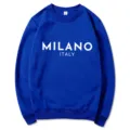 Blaues Fleece-Sweatshirt mit Rundhalsausschnitt und modischem Milano Italien Brustprint. - S / Oberteile / Blau
