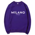 Violettes Fleece-Sweatshirt mit Rundhalsausschnitt und Milano-Druck für den Winter. - S / Oberteile / Lila