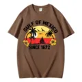T-shirt à manches courtes en coton marron avec imprimé graphique coucher de soleil golfe. - S / Hauts / Café