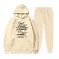 Confortevole completo tuta sportiva beige con felpa con cappuccio e stampa sul petto. - Taglia S / Top E Pantaloni / Albicocca chiaro