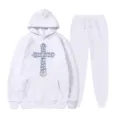 Set tuta felpa con cappuccio e pantaloni in pile bianco con stampa croce religiosa in evidenza. - Taglia S / Top E Pantaloni / Bianco