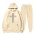 Completo felpa con cappuccio e pantaloni della tuta beige con stampa di testo a croce. - Taglia S / Top E Pantaloni / Albicocca chiaro