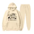 Set felpa con cappuccio e pantaloni in pile beige con stampa di lettere del Ringraziamento casuali. - Taglia S / Top E Pantaloni / Albicocca chiaro