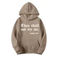 Sweat à capuche kaki pour hommes et femmes avec poche avant et impression élégante sur la poitrine. - S / Hauts / Chameau