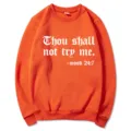Sweat-shirt orange avec impression slogan audacieuse sur le devant et col rond classique. - S / Hauts / Orange