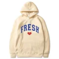 Beige Kapuzenpullover mit blauem FRESH Schriftzug und rotem Liebesherz Grafikdruck auf der Brust. - S / Oberteile / Khaki