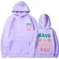 Sweat à capuche lavande décontracté avec imprimés textuels positifs et détails floraux mignons. - Lavande