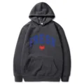 Dunkelgrauer Kapuzenpullover mit blauem Buchstabenprint und rotem Herzdesign für lässige Streetwear. - S / Oberteile / Dunkelgrau