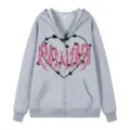 Grauer Kapuzenpullover mit Reißverschluss, gothischem pinkem Herz-Print und weichem Fleece. - S / Oberteile / Hellgrau