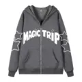 Sudadera gris oscuro con capucha y cremallera, estampado de letras blancas y estrellas. - S / Tops / Gris oscuro