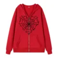 Roter Kapuzenpullover mit Reißverschluss und Herz-Spinnennetz-Print. Lässiger Streetwear-Stil. - S / Oberteile / Rot