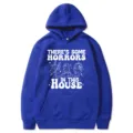 Sweat-shirt à capuche bleu roi avec un imprimé graphique effrayant d'Halloween et de style. - S / Hauts / Bleu