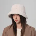 Morbido cappello alla pescatora in ecopelliccia crema per donna moda invernale calda - Taglia unica / Rosa chiaro