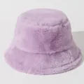 Acogedor gorro de pescador de piel sintética lavanda para el calor invernale. - Talla única / Púrpura