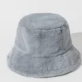 Sombrero de pescador de piel sintética gris suave y elegante para el calor invernal - Talla única / Gris claro
